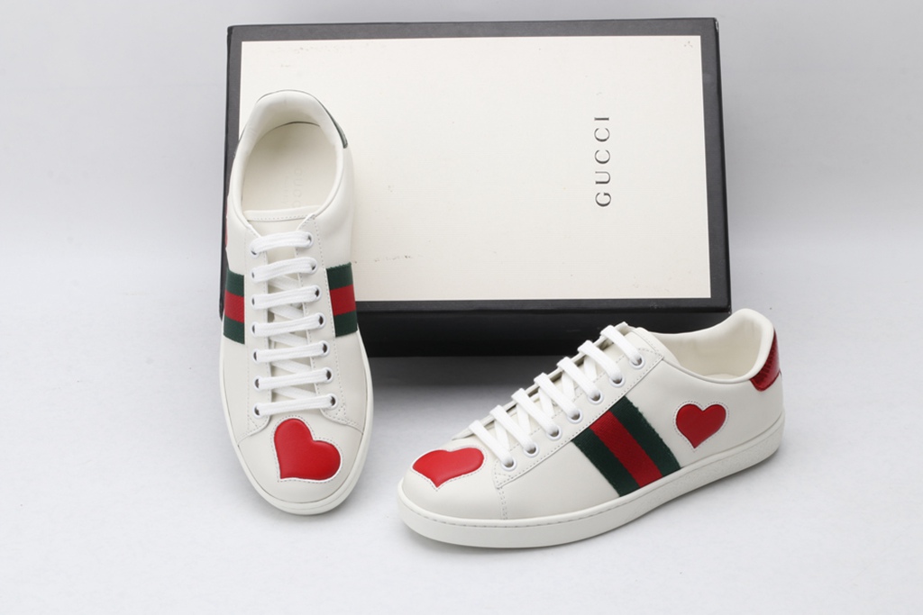 Women s Ace embroidered sneaker